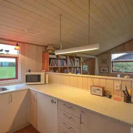 Сasa de vacaciones Three-bedroom Holiday In *